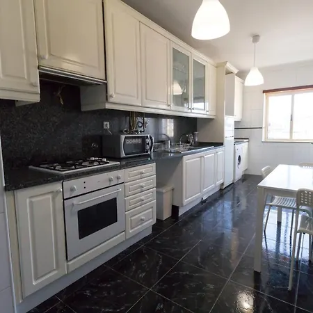 Artur Bivar - T4 Familiar Junto Ao Parque Desportivo Da Rodovia - * Braga