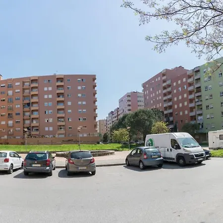 Artur Bivar - T4 Familiar Junto Ao Parque Desportivo Da Rodovia -