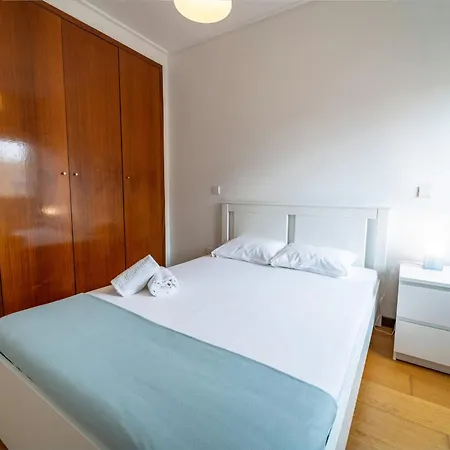 Artur Bivar - T4 Familiar Junto Ao Parque Desportivo Da Rodovia - Apartamento