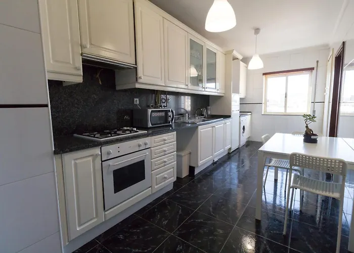 Artur Bivar - T4 Familiar Junto Ao Parque Desportivo Da Rodovia - * Braga