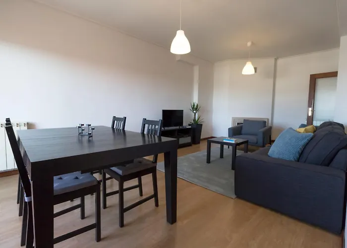 Artur Bivar - T4 Familiar Junto Ao Parque Desportivo Da Rodovia - Apartment