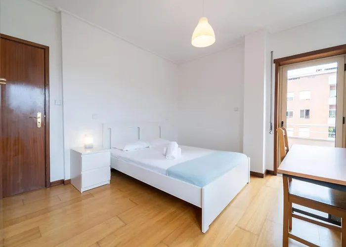 Apartman Artur Bivar - T4 Familiar Junto Ao Parque Desportivo Da Rodovia - *