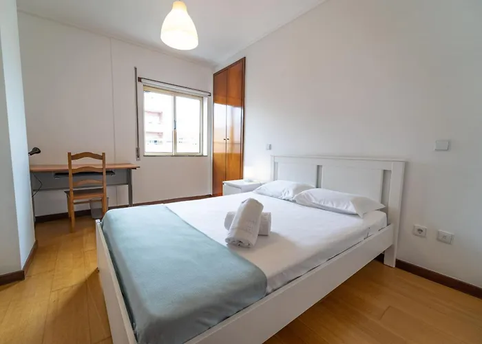 Artur Bivar - T4 Familiar Junto Ao Parque Desportivo Da Rodovia - * Braga