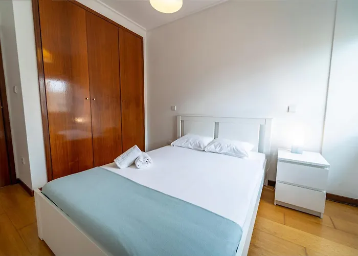 Artur Bivar - T4 Familiar Junto Ao Parque Desportivo Da Rodovia - Apartman