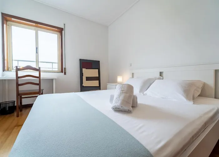 Artur Bivar - T4 Familiar Junto Ao Parque Desportivo Da Rodovia - Apartment